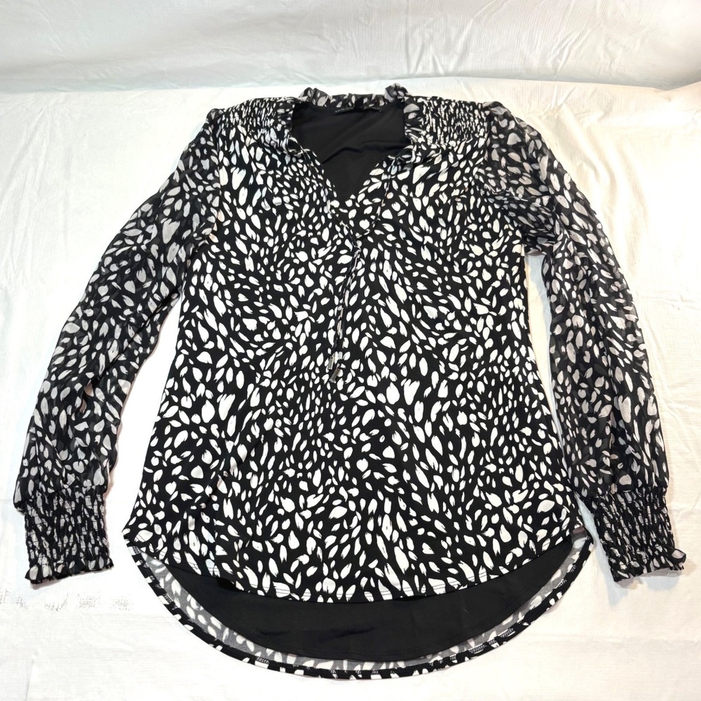 White House Black Market Black White‎ Abstract Print Smocked Blouse Small